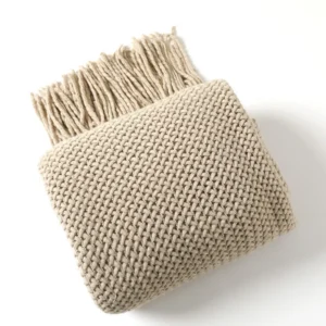 Strickdecke mit Zopfmuster